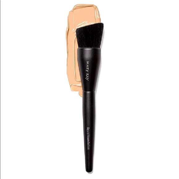 Mary Kay Liquid Foundation Brush - Picture 1 of 1